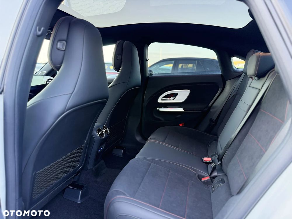 Mercedes-Benz CLA 220 4Matic - 31