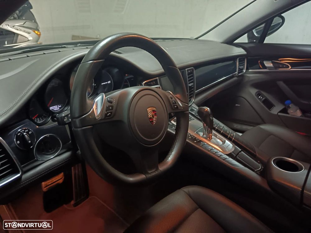 Porsche Panamera 4S PDK - 32