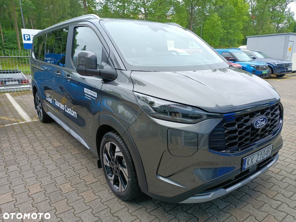 Ford Tourneo Custom - 2