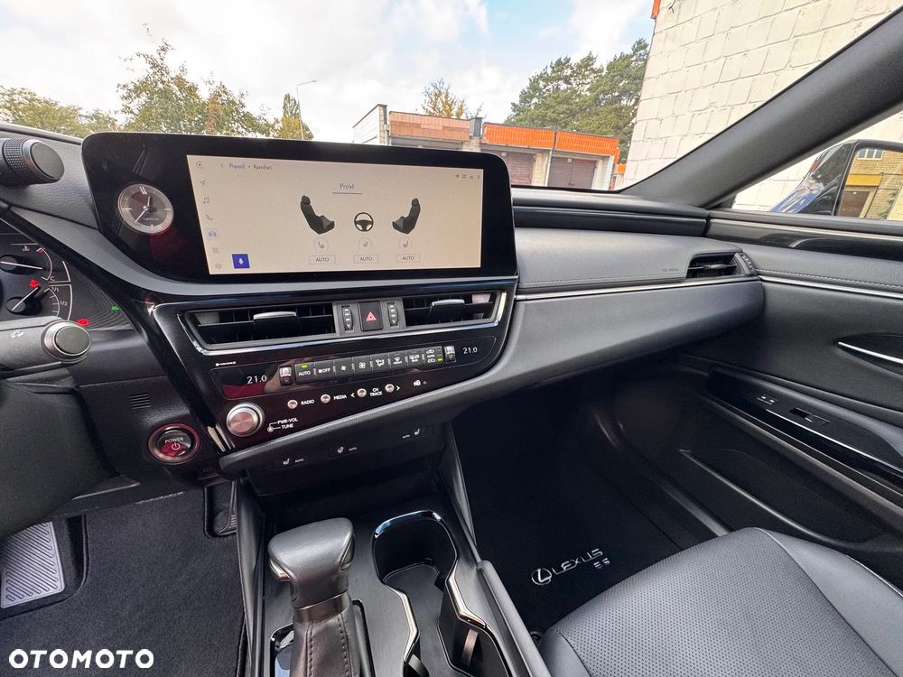 Lexus ES 300h Business Edition - 15