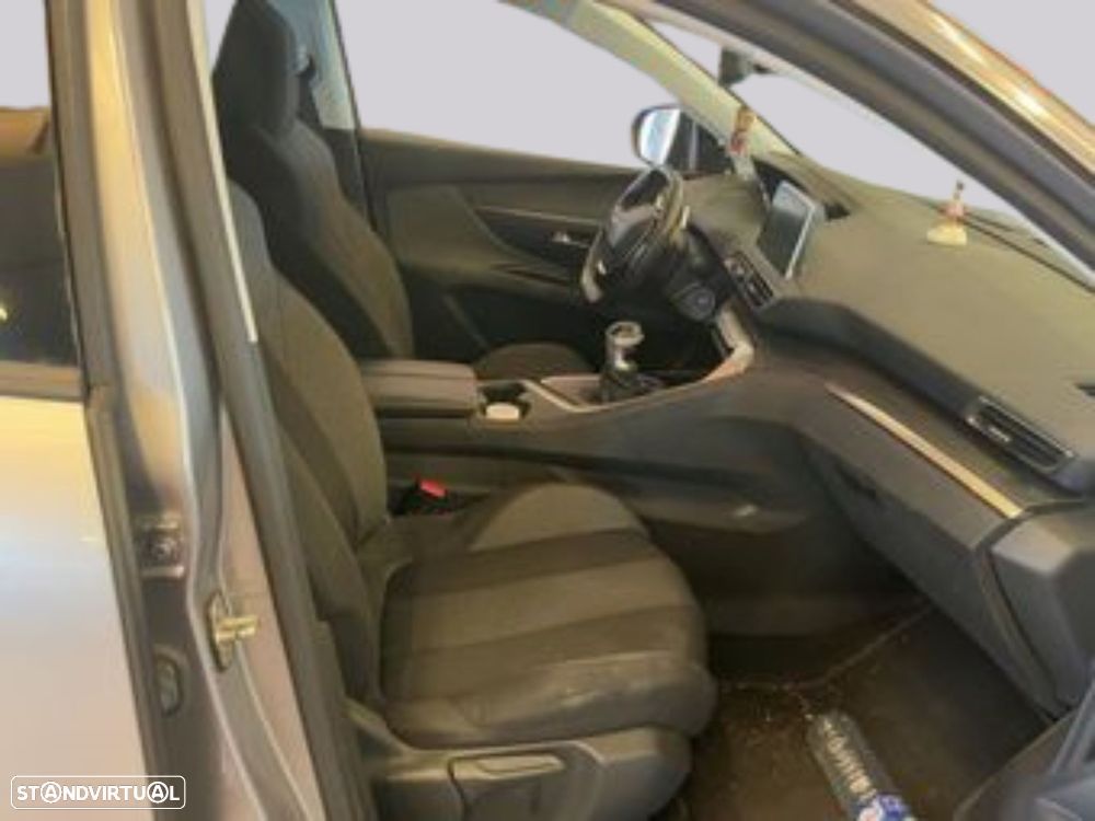 Peugeot 5008 - 8
