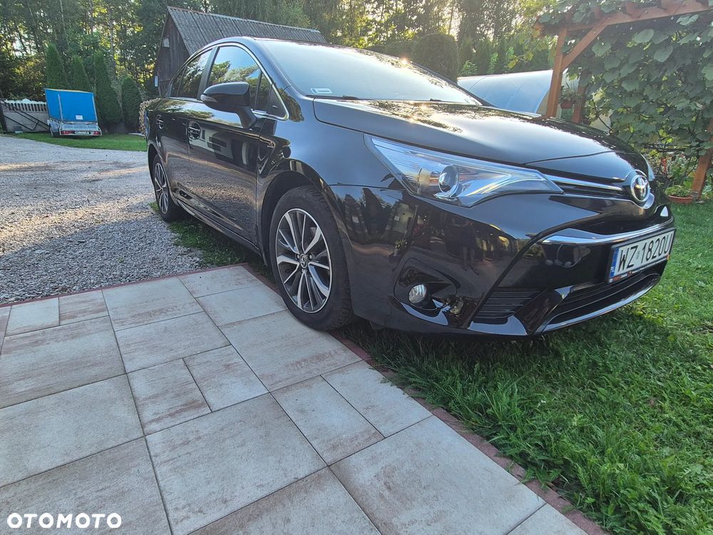 Toyota Avensis 1.8 Premium - 10