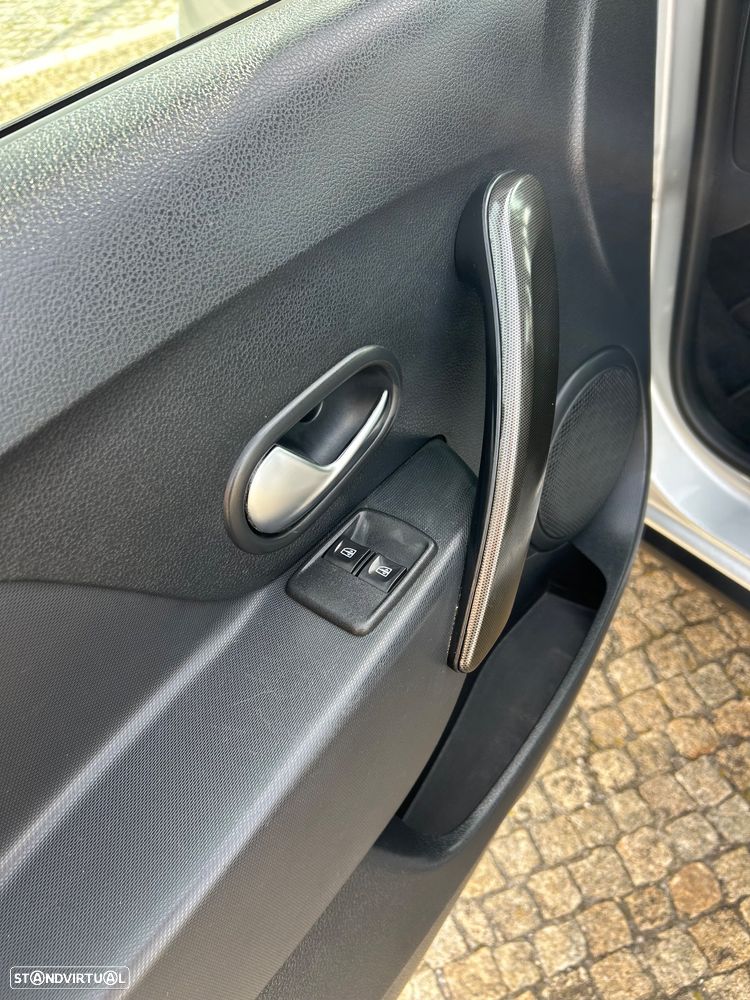 Dacia Sandero 1.5 dCi Stepway - 10