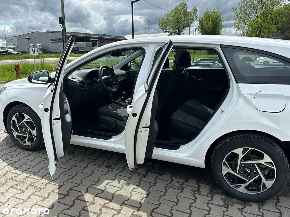 Hyundai i30 1.5 T-GDI 48V Smart - 11