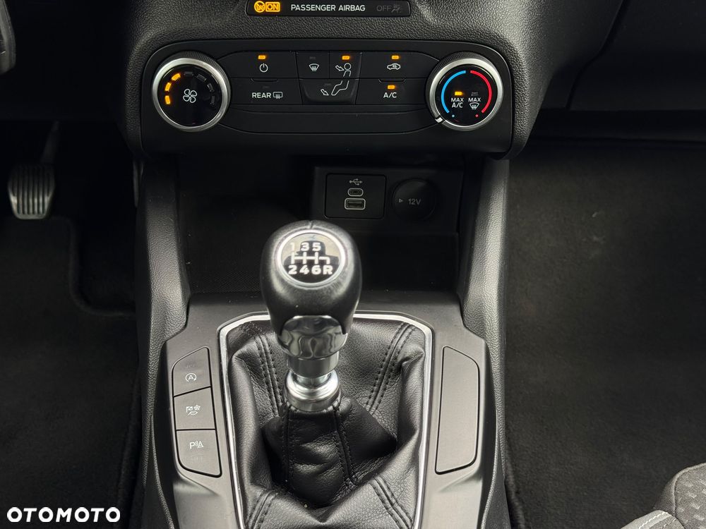 Ford Focus SW 1.0 EcoBoost Hybrid TITANIUM X - 29