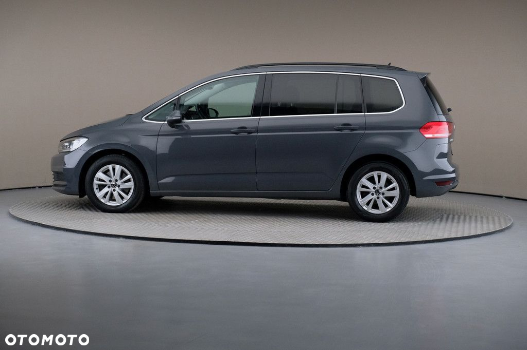Volkswagen Touran - 4