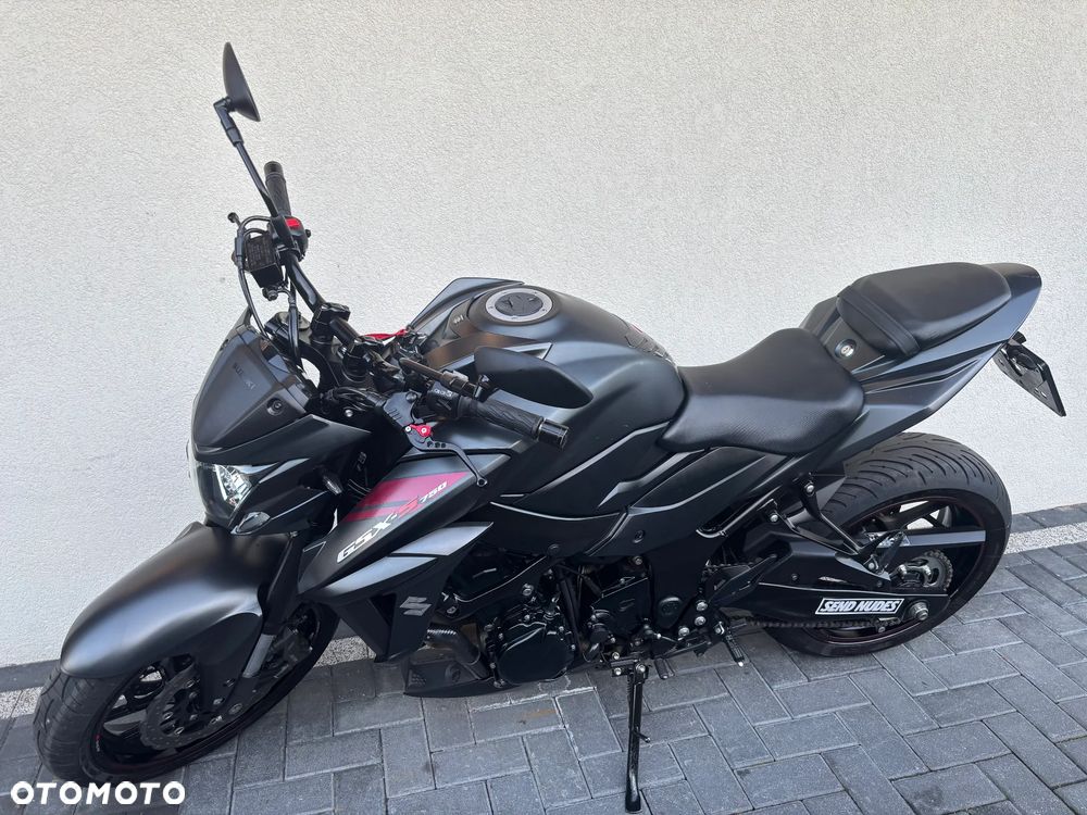 Suzuki GSX - 3