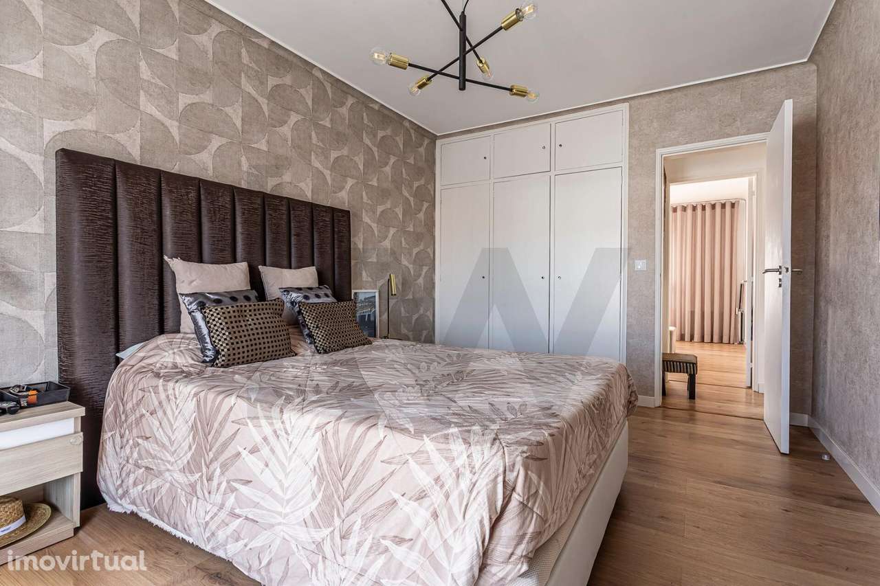 Moradia Geminada T3 Totalmente Renovada com Garagem | Alto da Guerra - Grande imagem: 4/42