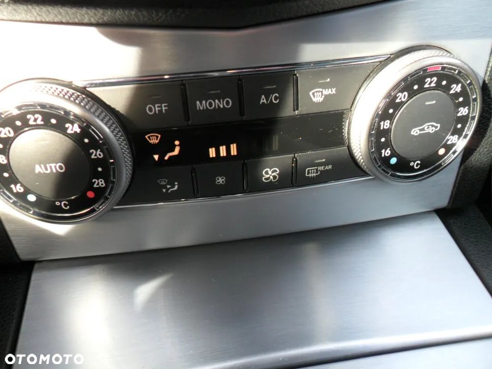 Mercedes-Benz Klasa C 180 CGI Automatik BlueEFFICIENCY SPORT EDITION - 28