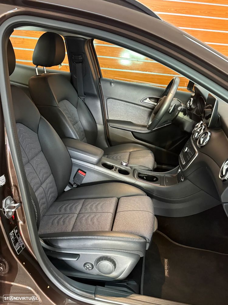Mercedes-Benz GLA 220 4Matic 7G-DCT - 10
