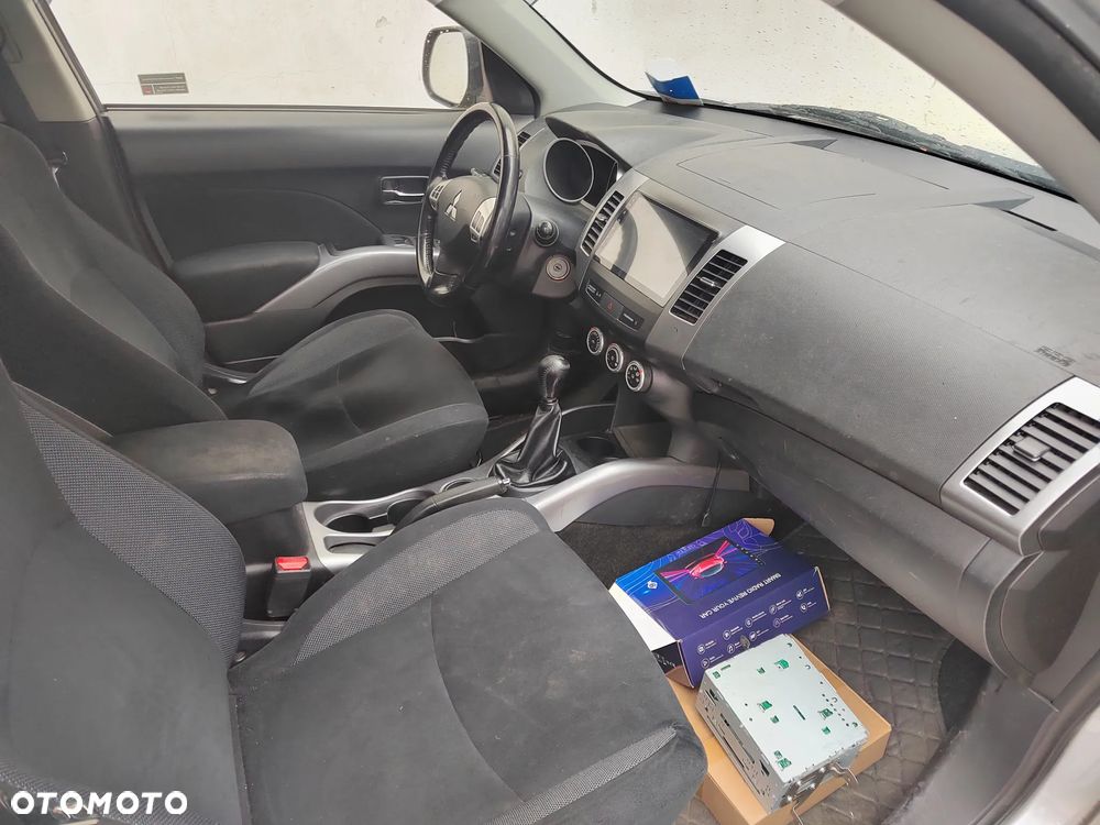 Mitsubishi Outlander 2.4 Invite 2WD - 12