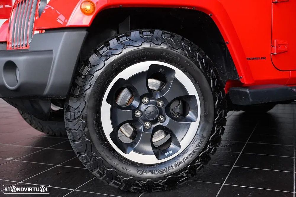 Jeep Wrangler 2.8 CRD Auto Sport - 14