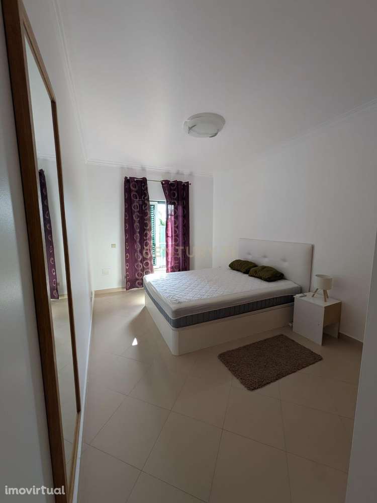 ✨ T2 com piscinas, jardins e varanda em Alporchinhos – a 3 min da prai - Grande imagem: 4/11