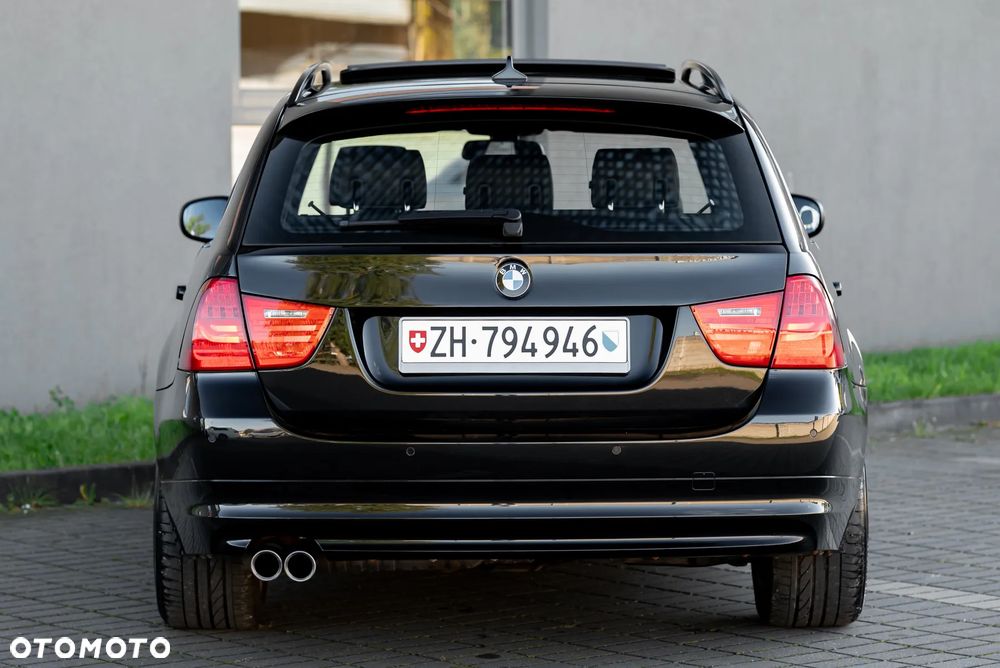 BMW Seria 3 325i xDrive Touring - 11