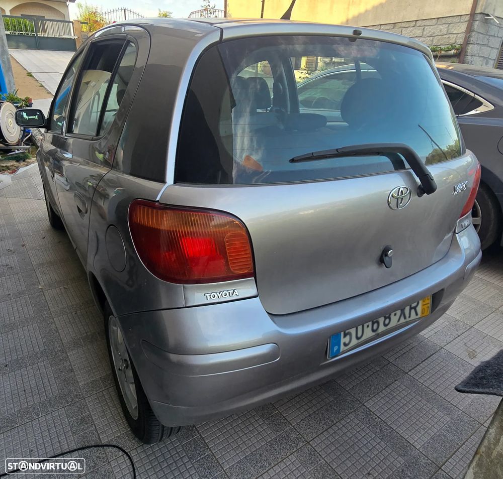 Toyota Yaris 1.0 Sol AC - 11