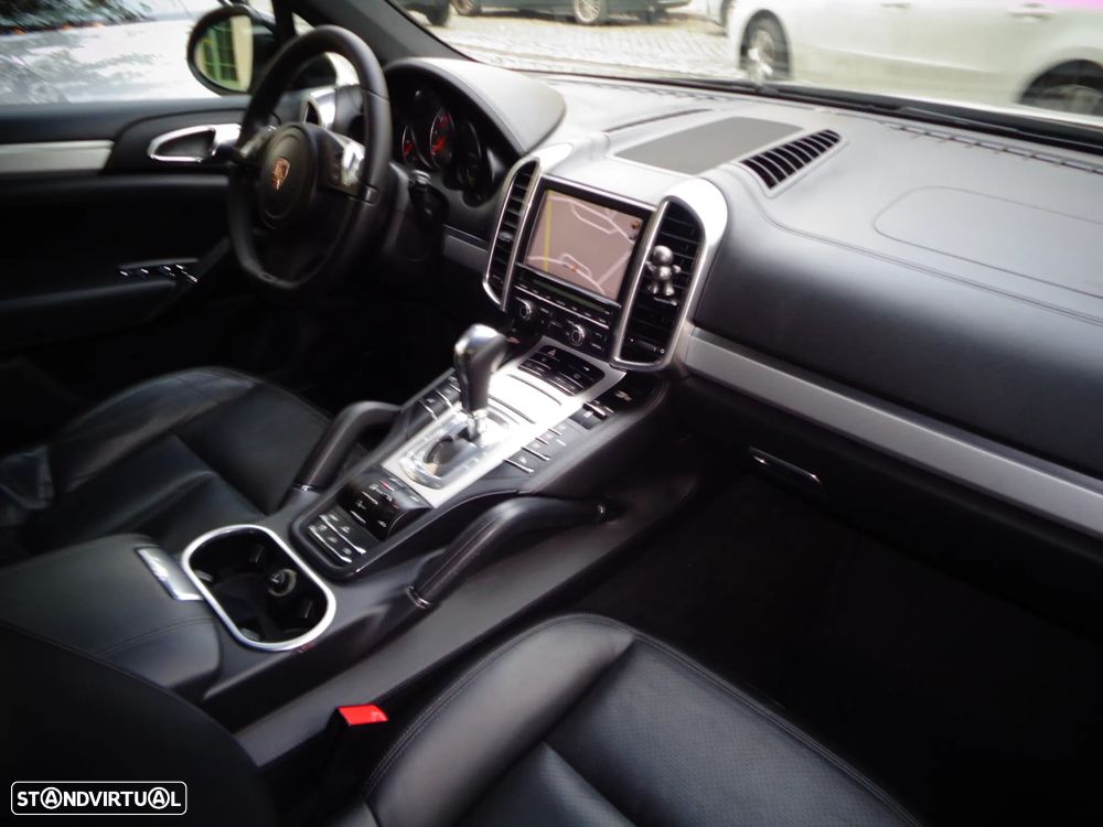 Porsche Cayenne S - 25
