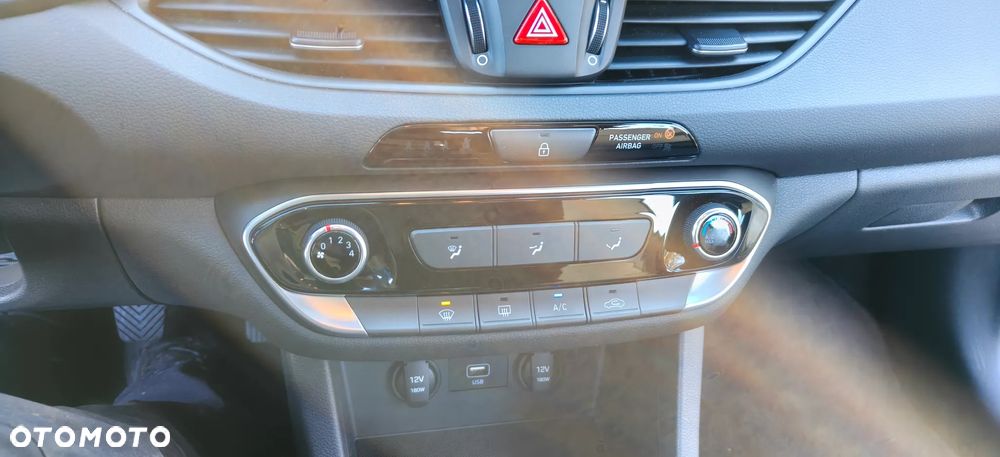 Hyundai i30 1.4 Trend - 18