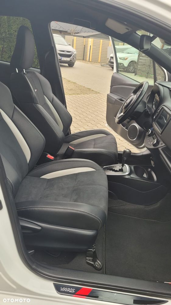 Toyota Yaris Hybrid 100 Business Edition - 22