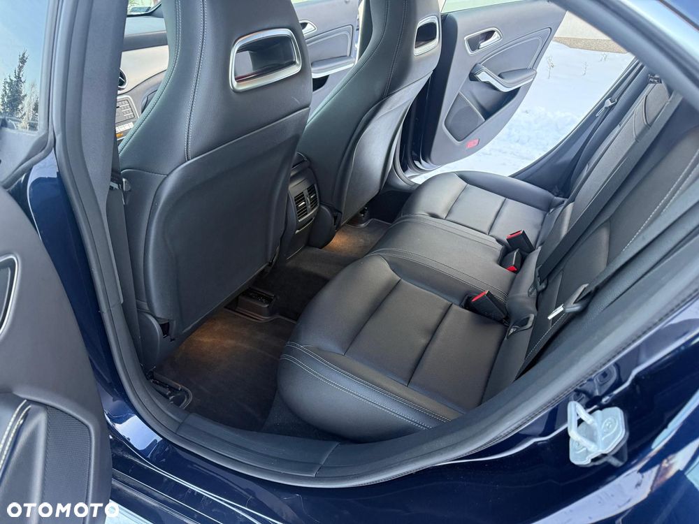 Mercedes-Benz CLA 250 4Matic 7G-DCT - 11
