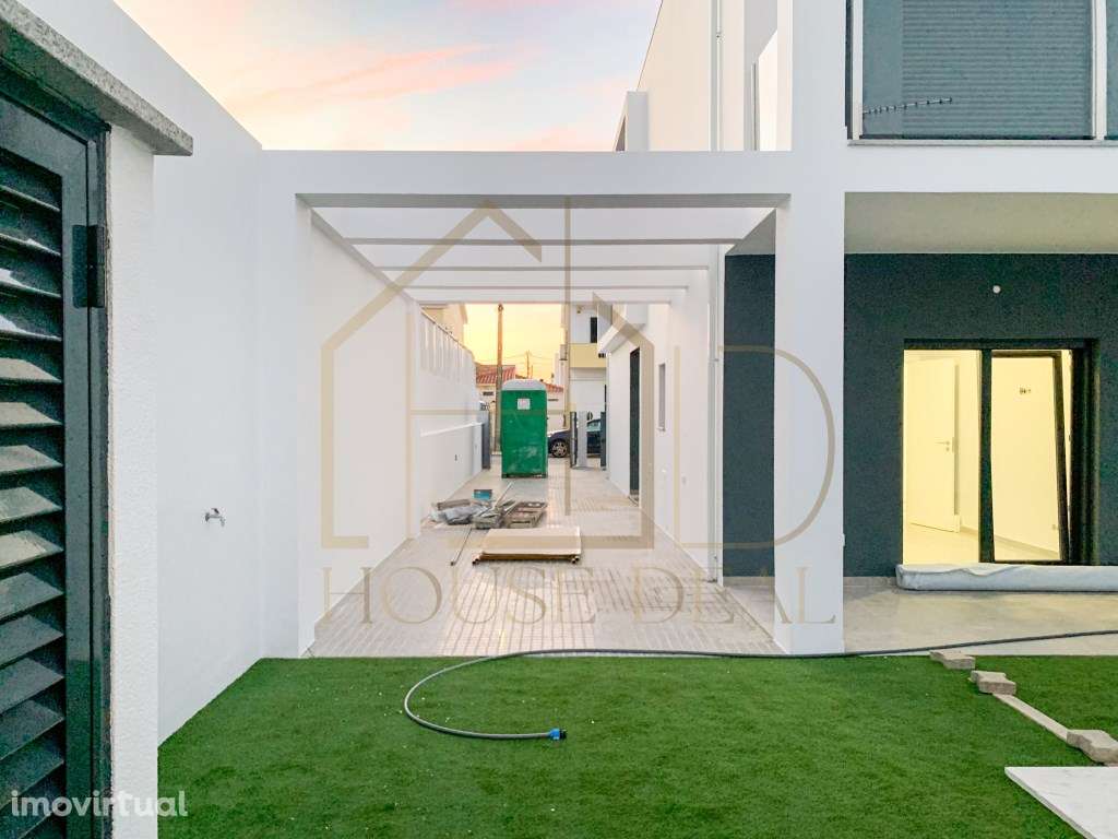 FANTÁSTICA Moradia T4 com Piscina. Redondos. Fernão Ferro - Grande imagem: 2/22