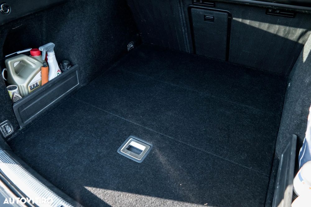 Volkswagen Passat 1.6 TDI DPF BlueMotion Technology Highline - 28