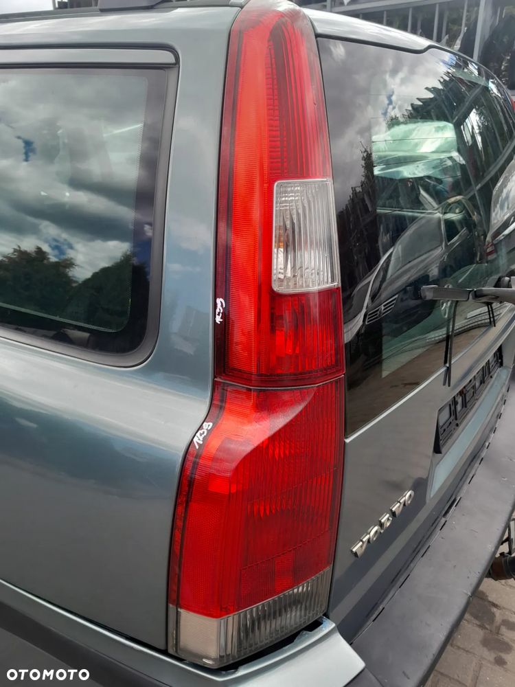 VOLVO V70 LAMPA TYLNA LEWA W BŁOTNIK GÓRNA - 2