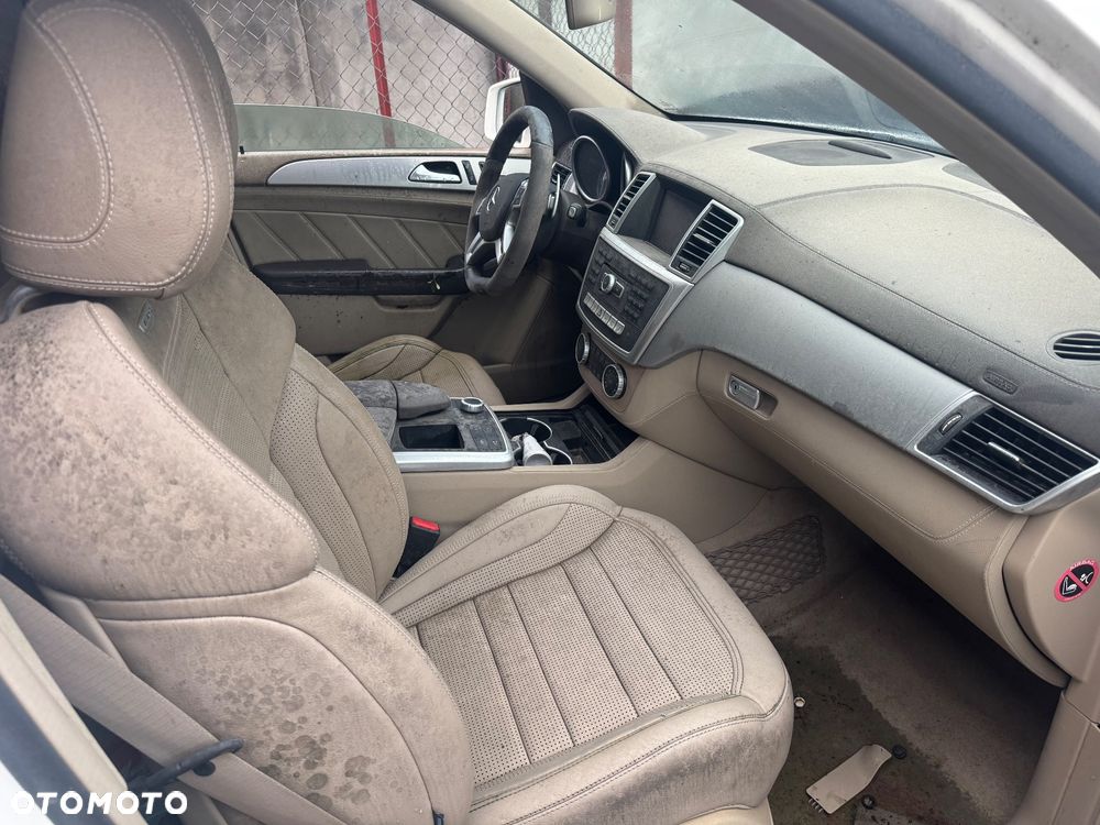 Mercedes-Benz ML - 12