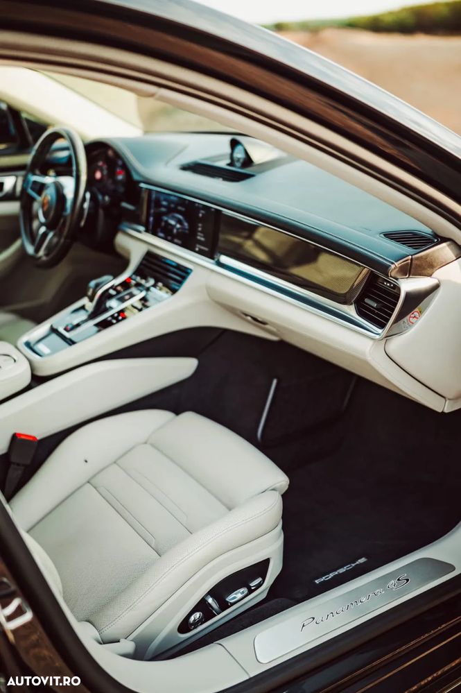 Porsche Panamera 4S - 29