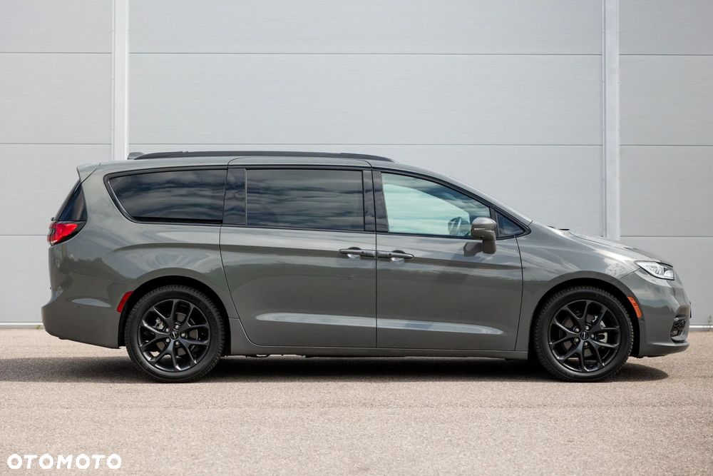 Chrysler Pacifica - 3