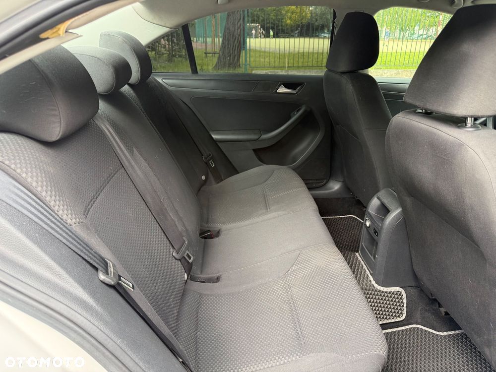 Volkswagen Jetta - 9