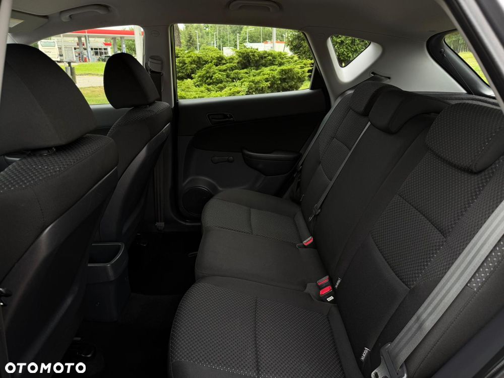 Hyundai i30 1.4 FIFA WM Edition - 29