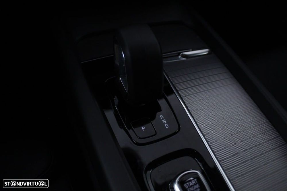 Volvo V60 2.0 B4 Plus Dark Auto - 33