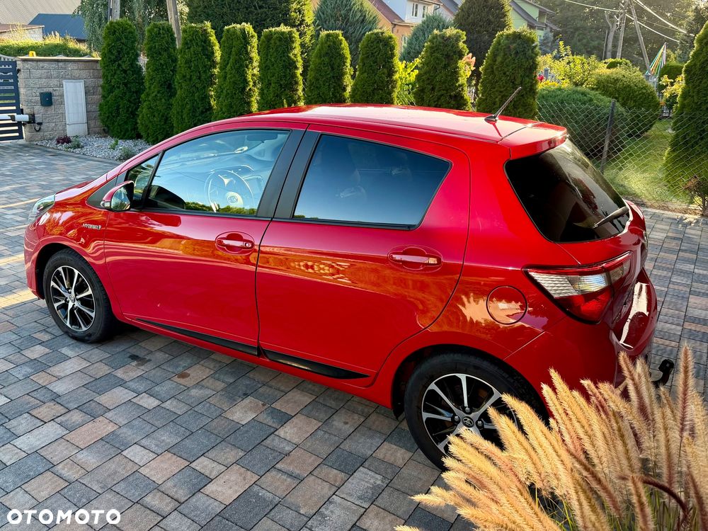 Toyota Yaris Hybrid 100 Sol - 4