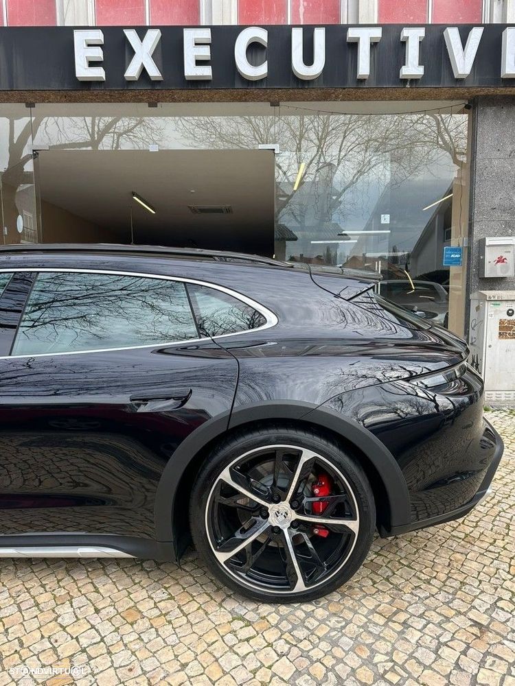 Porsche Taycan Cross Turismo 4S - 24