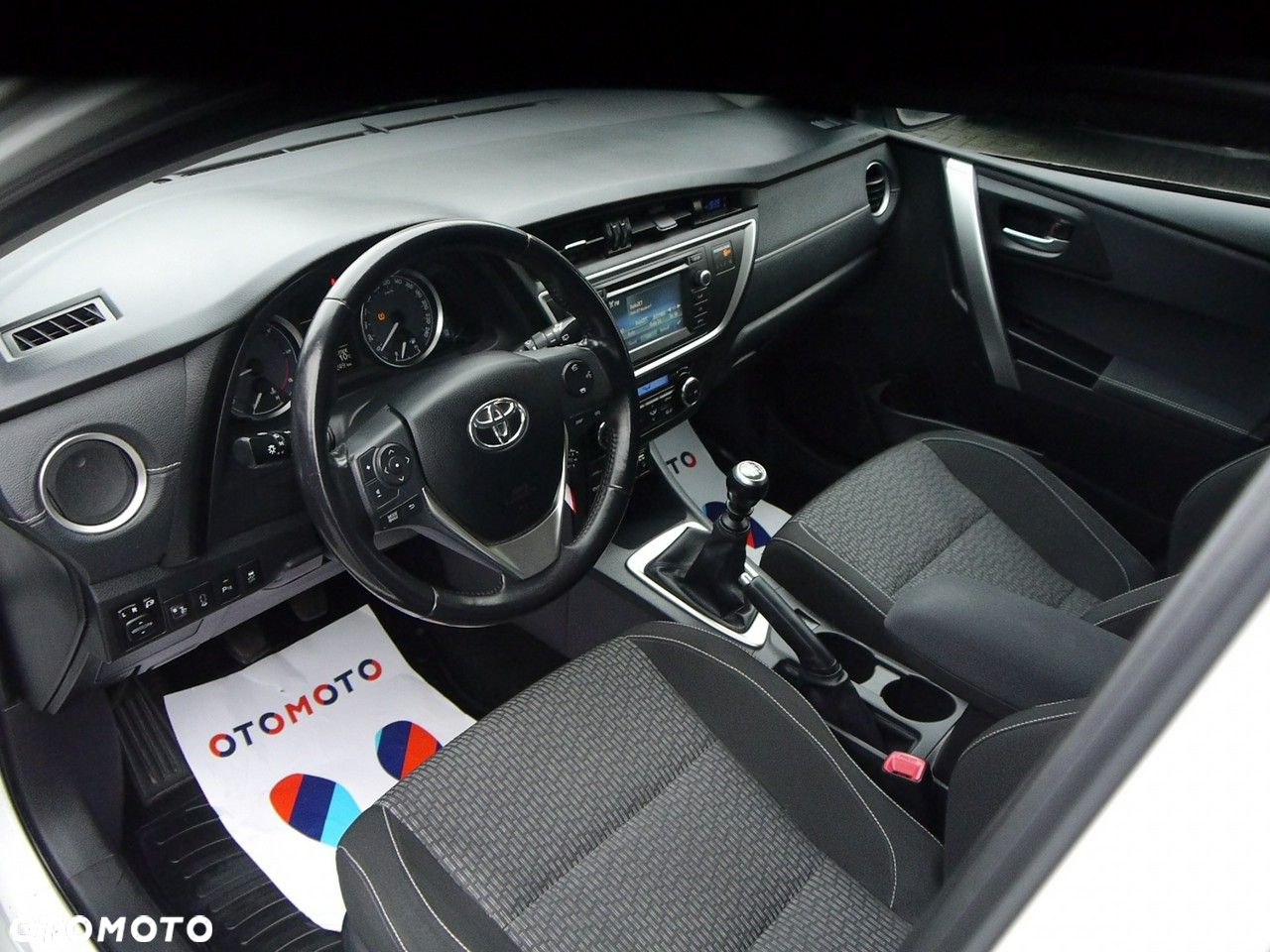 Toyota Auris 2.0 D-4D Touring Sports Comfort - 17