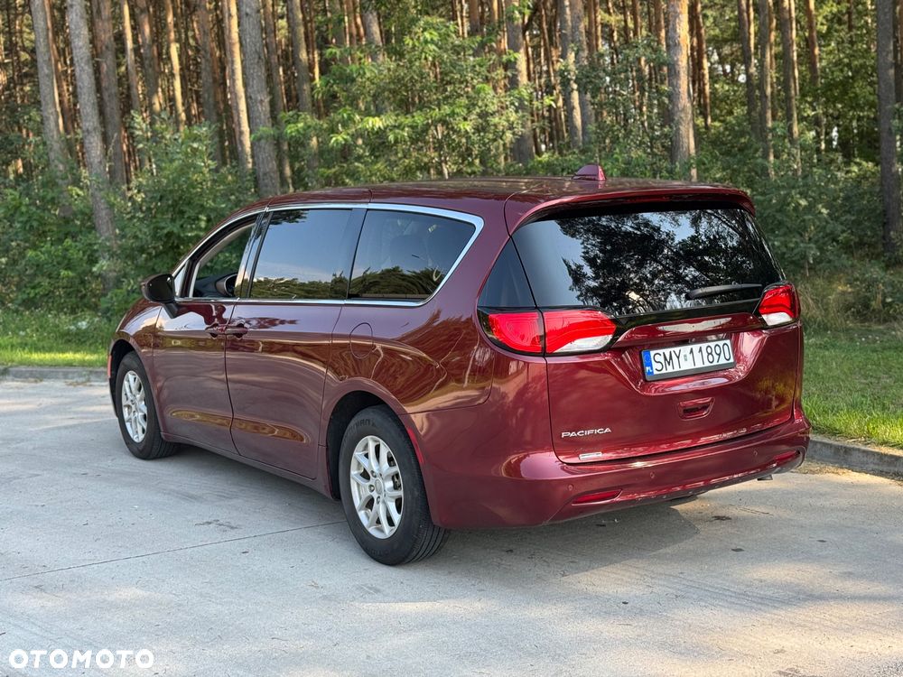 Chrysler Pacifica - 2