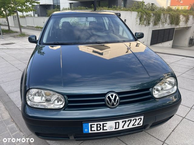 Volkswagen Golf - 1