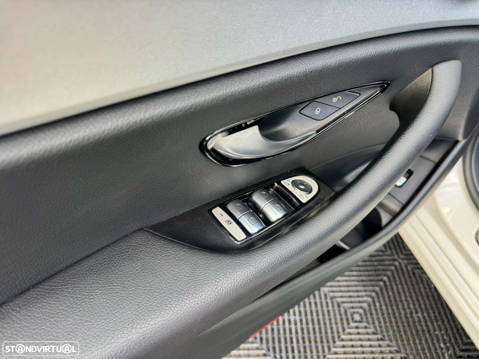 Mercedes-Benz E 300 de Avantgarde - 28