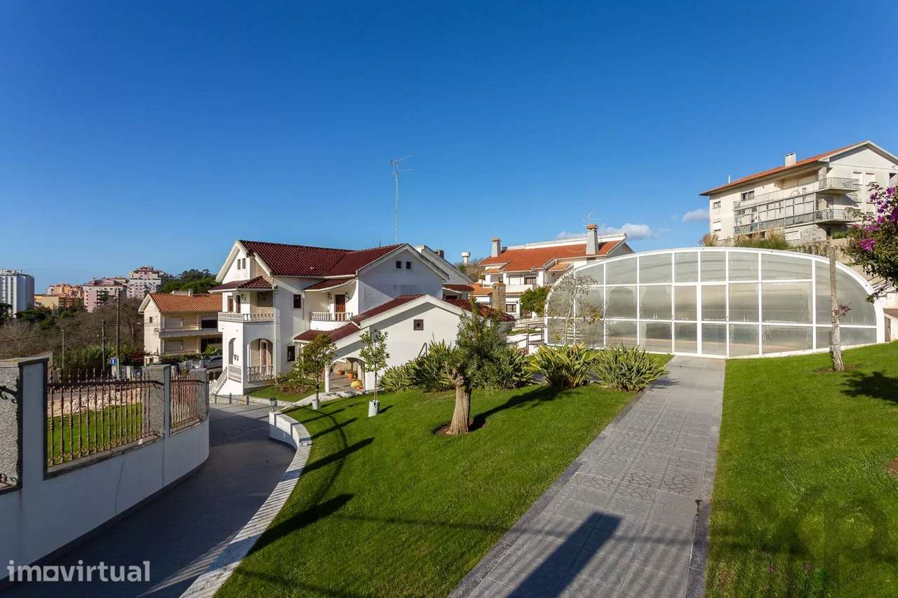 Moradia de Prestígio com Piscina - Grande imagem: 3/49