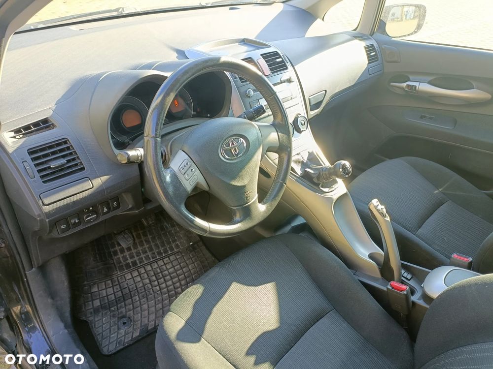 Toyota Auris 1.4 D-4D - 5