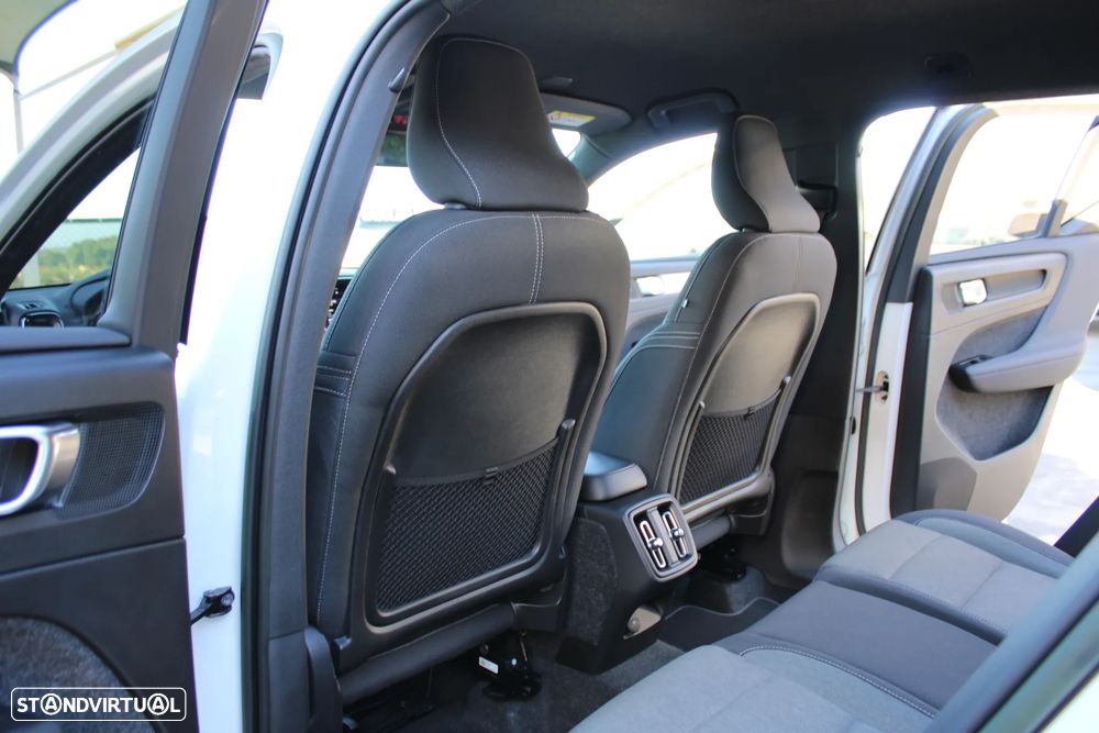 Volvo XC 40 1.5 T2 Plus Dark Auto - 42