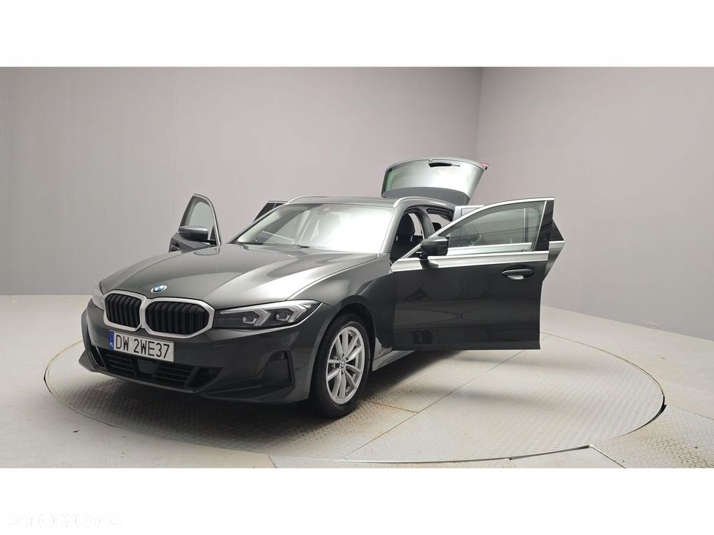 BMW Seria 3 320d xDrive mHEV - 15