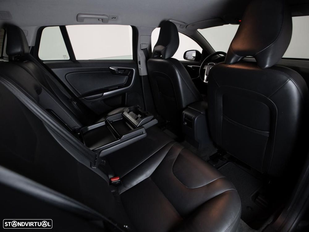 Volvo V60 Cross Country - 11
