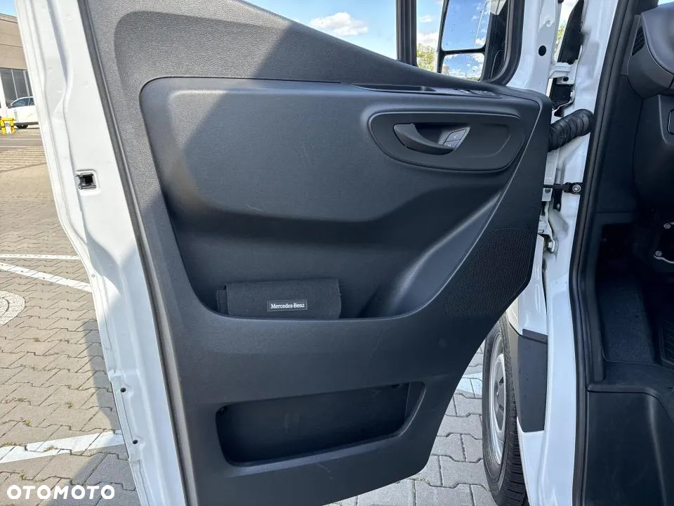 Mercedes-Benz Sprinter - 11