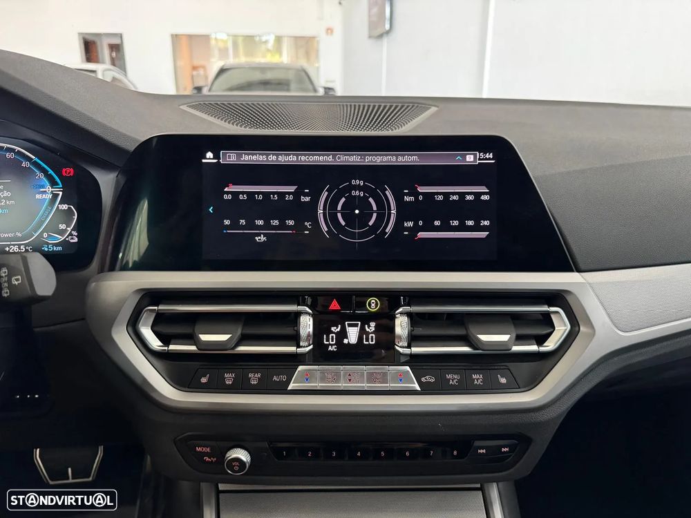 BMW 330 e Touring Pack M Auto - 31