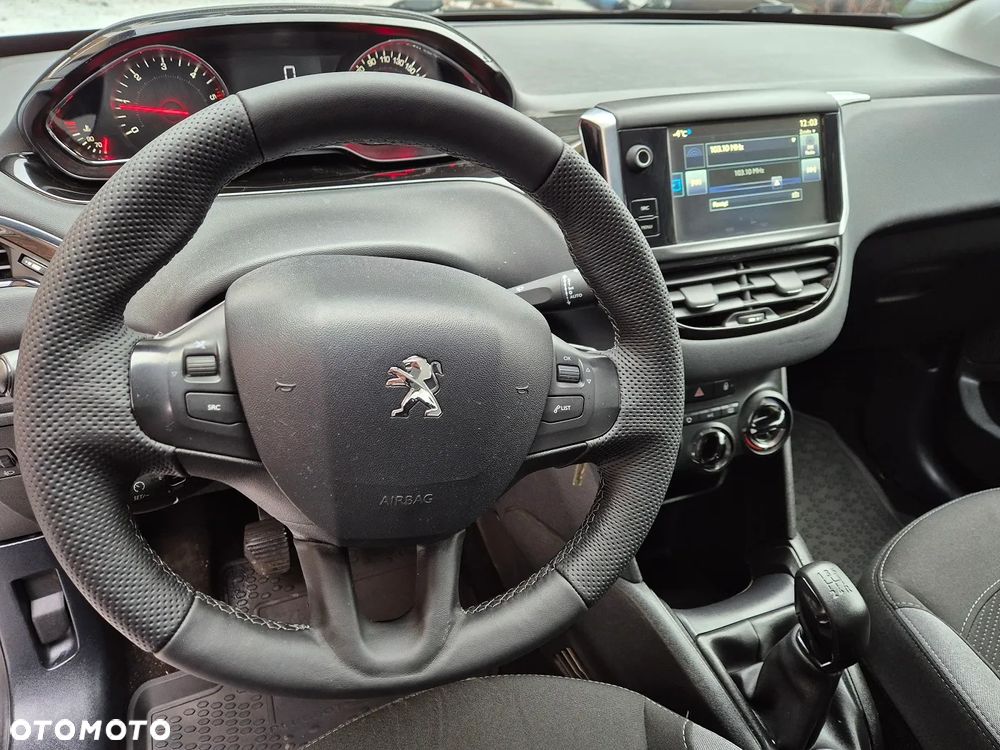 Peugeot 208 - 17