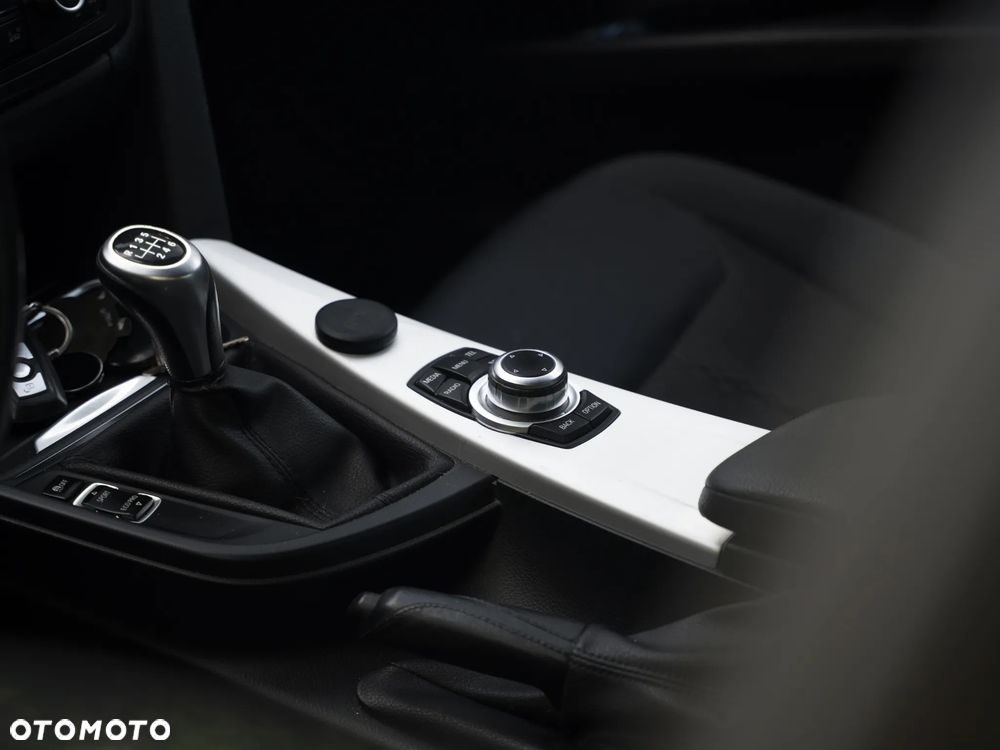 BMW Seria 3 318d - 21
