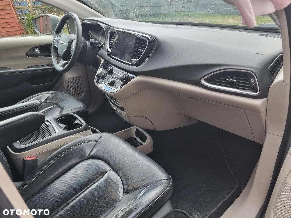 Chrysler Pacifica - 27