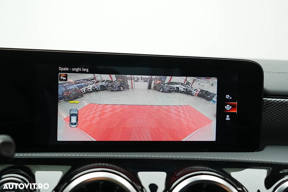 Mercedes-Benz CLA 180 7G-DCT Special Edition - 38