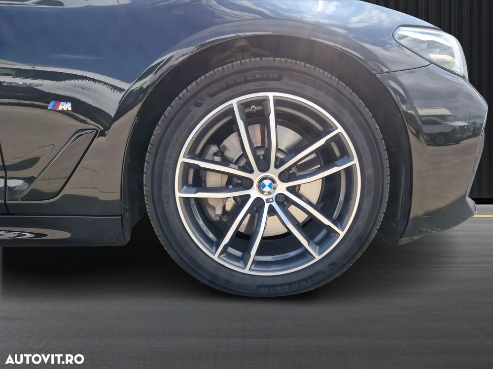 BMW Seria 5 530i xDrive AT MHEV - 16